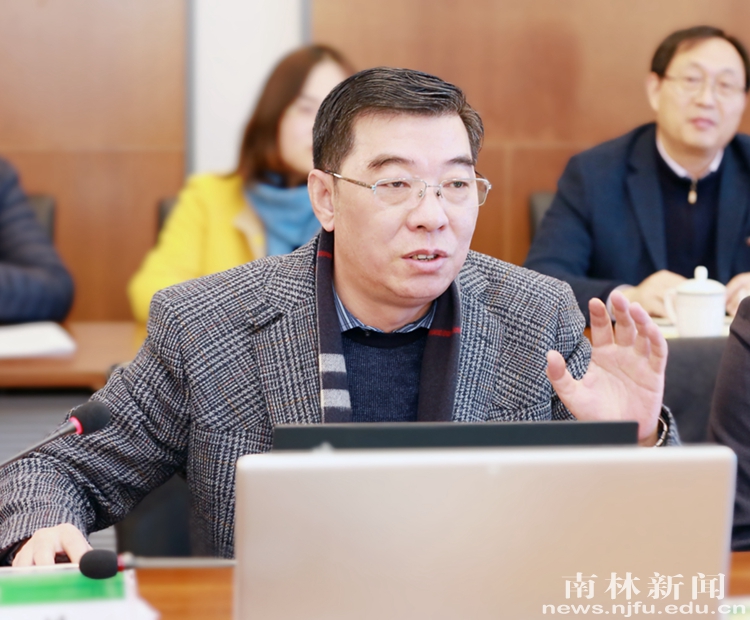 首页 南京林业大学 新闻公告   座谈会前,翁铁慧一行实地走访了我校